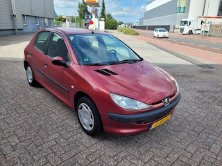 Peugeot 206 1.4 XT nieuwe APK