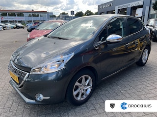 Peugeot 208 1.2 PureTech 82PK Style | Navi | Airco | Cruise | Bluetooth | 15" Lichtmetaal | Metallic |