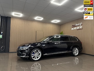 Volkswagen Passat Variant 1.4 TSI GTE Highline * Panoramadak / Virtual cockpit / Afn. Trekhaak / NL Auto *