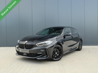BMW 118i High Executive M pakket|Navi|Virtual|Stuurwiel verwarming