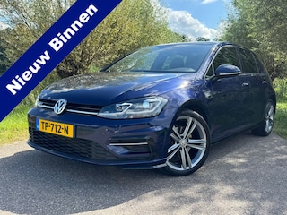 Volkswagen Golf 1.5 TSI Highline Business R Automaat | Panoramadak | Camera | Apple CarPlay/Android Auto | Navi | 18" Velgen | PDC