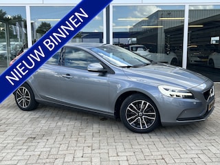 Volvo V40 2.0 T2 Nordic+ 50% deal 5.875,- ACTIE Trekhaak / LED / Stoel verwarming / Cruise / Navi
