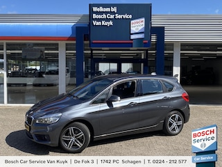 BMW 2-serie Tourer 218i High Executive / Automaat / NL-Auto / 92.000 Km / 1e-Eigenaar / Dealer-Onderhouden / Vol-Leder / Stoelverwarming / Adaptieve Cruise-Control / Harman-Kardon / Head-Up Display / Extra winterset lichtmetaal / LED / DAB / Navi / Camera / E-Achterklep / PDC / 16'' LMV / All-Season / ENZ.