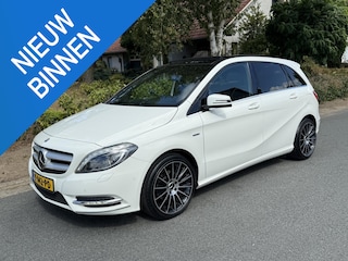 Mercedes-Benz B-klasse 200 AMG 156PK Pano•Leder•Navi