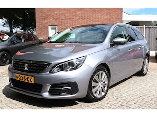 Peugeot 308 SW 130 Pk Premium Allure SW Benzine Zwart Lederen Bekleding * Elektrisch en Verwarmde Stoelen met Massage * Panoramadak * Achteruitrij Camera * Dodehoekdetectoren * L.M. Velgen * Navigatie * Climate & Cruise Control * Vingerhoets; Vierde Generatie Eersteklas Service !