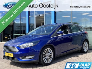 Ford Focus 1.0 Titanium 125PK Trekhaak NIEUWE DISTRIBUTIERIEM!! Voorruitverwarming Climate Cruise Parkeersensoren Navi 17" Velgen *Dealer Onderhouden*