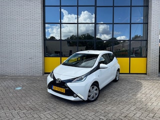 Toyota Aygo X-play, camera, cruise control en Bluetooth
