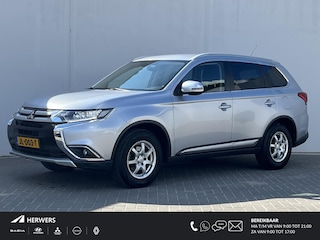 Mitsubishi Outlander 2.0 Business Edition Automaat / Afneembare Trekhaak (Trekgewicht 1.600kg) / Achteruitrijcamera / Keyless Entry & Start / Cruise- en Climate Control / Navigatie full map / Bluetooth /