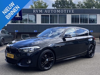 BMW 118i Edition M Sport Shadow High Executive ORIGINEEL NEDERLANDSE AUTO MET NAP | VOLLEDIG LEDER + STOELVERWARMING| SCHUIFDAK | APPLE CARPLAY | XENON | RIJKLAAR MET 12 MAANDEN BOVAG GARANTIE!