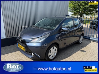 Toyota Aygo 1.0 VVT-i x-play / AIRCO / ACHTERUITRIJCAMERA / NETTE AUTO / 5 DEURS / NEDERLANDSE AUTO
