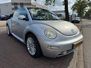 Volkswagen Beetle New Cabriolet 1.6 Highline Nieuwstaat Airco,Cruisecontrol,Stoelverwarming,Xenon