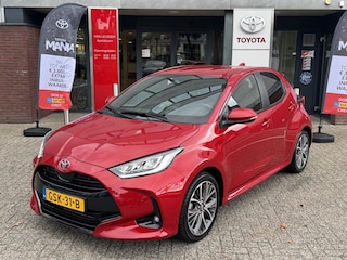 Toyota Yaris Hybrid 130 EXECUTIVE STOELVERW 17'' LM-VELGEN 4S-BANDEN  BLIND SPOT PARK-SENSOREN NAVI CAMERA APPLE/ANDROID CLIMA NL-AUTO
