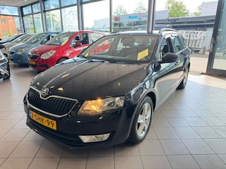 Skoda Octavia Combi 1.6 TDI Ambition AUTOMAAT NW. APK NAVI BJ 2013 !!!