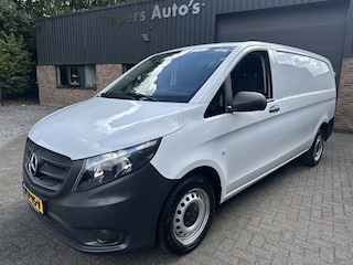 Mercedes-Benz Vito 111 CDI Lang Bestelauto van het Jaar editie Lange Uitvoering Airco Cv Trekhaak stoelverwarming