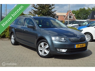 Skoda Octavia Combi 1.6 TDI 105pk Elegance Businessline | Trekaah-1500kg | Pano-dak