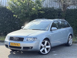 Audi A4 Avant BJR 2005 1.6 102 PK Pro Line LM VELGEN / AIRCO ECC / AUDI NAVIGATIE / METALLIC LAK / TREKHAAK
