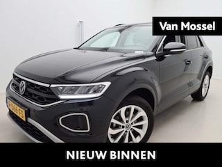 Volkswagen T-Roc 1.0 TSI Life | Draadloze Apple Carplay | Adaptieve cruise control | Travel Assist | Parkeersensoren | Digitale cockpit | 17"Inch LMV | Automatische verlichting |