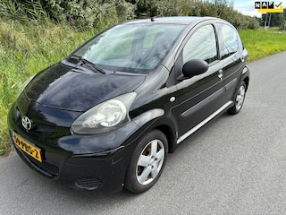 Toyota Aygo 1.0-12V Access Nette auto goed onderhouden 5 deurs model compleet met boekjes.