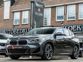 BMW X2 sDrive20i High Exe M-Sport ORG NL PANO HUD ELEK SCHAALSTOEL CAMERA 19 INCH BOMVOL!!
