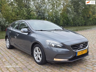 Volvo V40 1.6 D2 Momentum 2e eigenaar airco cruis control navigatie parkeer sensor trekhaak