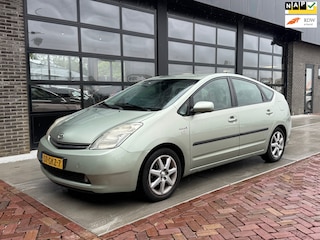 Toyota Prius 1.5 VVT-i Business Edition | Trekhaak | PDC | Keyless |