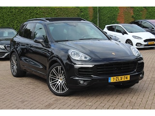 Porsche Cayenne 3.0 S E-Hybrid / Trekhaak / Panoramadak / Camera / Sportdesign + Chrono / 21'' / Luchtvering / Bose / ACC / DAB / Dodehoek / Stoelventilatie + verwarming