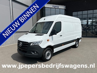 Mercedes-Benz Sprinter 317 CDI L2 H2 PRO / LED / MBUX / Navigatie / Camera / Parkeersensoren / Cruise control / Airco / 270 Graden achterdeuren