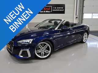 Audi A5 Cabriolet 40 TFSI Launch edition Sport S-Line Matrix Nekverwarming Trekhaak 3-Zone airco Digitaal dashboard Camera ACC Navigatie Automaat Alcantara Massagestoelen App connect 19 inch Sportvelgen Navarrablauw metallic Nieuwstaat