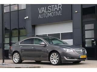Opel Insignia 1.6 T Cosmo | Xenon | Camera | Dak | Trekhaak | Stoelverwarming!