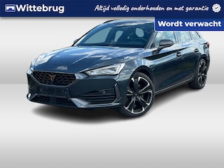 Cupra Leon 1.4 e-Hybrid 245PK VZ Performance / Zwenkbare Trekhaak / Achteruitrijcamera / Stuur + Stoelverwarming / Full-LED / Verwarmbare Voorruit