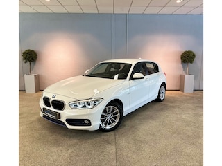 BMW 118i Sport - Automaat - Led - Navi - ParkeerSensor -