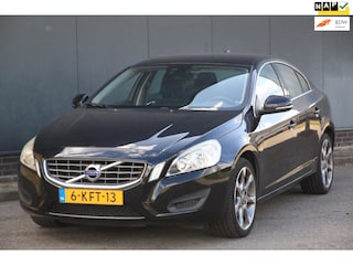Volvo S60 1.6 T3 Momentum Navigatie/Parkeersensor/Trekhaak/18"inch lmv