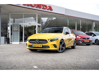 Mercedes-Benz A 250 e | Widescreen | Panorama dak | Cruise control | Achteruitrijcamera | Stoelverwarming | Apple carplay | Lederen bekleding | Parkeersensoren