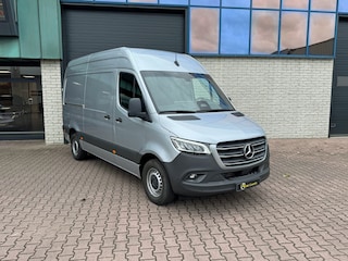 Mercedes-Benz Sprinter 317 Pro L2H2 2x Schuifdeur Alarm kl3 Adaptieve cruise Digitale binnenspiegel Trekhaak 3.5T Smartphone integratie Stuurwiel verwarming 270gr Deuren Betimmering