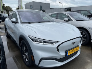 Ford Mustang Mach-E Extended RWD 98 kWh | Achteruitrijcamera | Intelligent adaptive cruise control & speed assist | Meer foto's volgen!