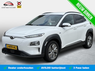 Hyundai Kona EV Premium 64 kWh SOH 97% / 3 Fase / Navigatie / Warmtepomp / Fabrieksgarantie / Dealeronderhouden / Apple & Android Carplay /