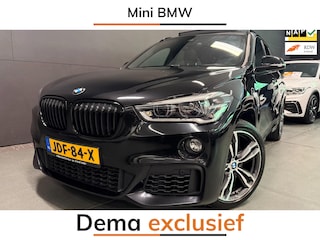 BMW X1 XDrive20i M-SPORT BLACK-LINE PANO/M-STOELEN/LED/DAB/H-UP/H-KARDON/PDC/ECC///