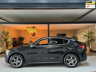 Alfa Romeo Stelvio 2.0 T AWD Super Garantie 280 PK Leder Xenon Camera Cruise Rijklaar