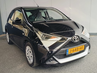 Toyota Aygo 1.0 VVT-i x-play AUTOMAAT uit 2020 Rijklaar + 12 maanden Bovag-garantie Henk Jongen Auto's in Helmond, al 50 jaar service zoals 't hoort!