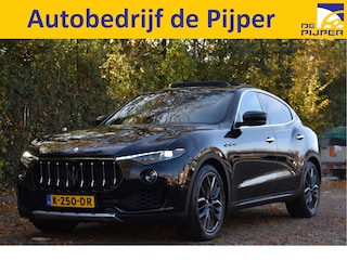 Maserati Levante 3.0 V6 AWD GranLusso,PANORAMADAK , BOEKJES,NAP EN ONDERHOUDSHISTORIE