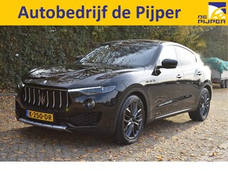 Maserati Levante 3.0 V6 AWD GranLusso,PANORAMADAK , BOEKJES,NAP EN ONDERHOUDSHISTORIE