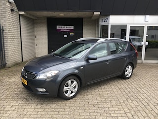 Kia Ceed Cee'd Sporty Wagon 1.4 CVVT Navigator Plus Pack / CLIMATE / CRUISE / TREKHAAK / APK MEI 2026 / ALU VELGEN