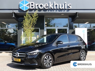 Mercedes-Benz B-klasse 180 Business Solution Automaat | ADAPTIVE CRUISE | DODEHOEKDETECTIE | CAMERA | ELEKTRISCHE ACHTERKLEP | STOELVERWARMING |