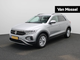 Volkswagen T-Roc 1.5 TSI Life | Apple Carplay | Parkeersensoren | Navigatie | DAB+ | Adaptieve Cruise Control |