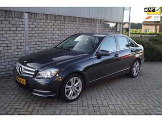 Mercedes-Benz C-klasse 180 Ambition Avantgarde Autom Half Leder/Stof Navi Clima Cruise 2x PDC LMV Trekhaak NL Auto.