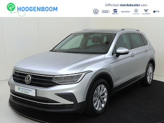 Volkswagen Tiguan 1.4 TSI eHybrid Life | Parkeersensoren | Dodehoek detectie | 3-zone airco | Adaptieve cruise control | CarPlay | Achterbank verstelbaar |