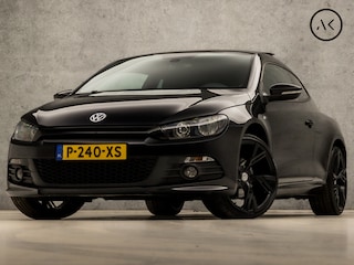 Volkswagen Scirocco 1.4 TSI R-Line Sport (SCHUIFDAK, NAVIGATIE, CLIMATE, STOELVERWARMING, SPORTSTOELEN, PARKEERSENSOREN, CRUISE, ZWART HEMEL, NIEUWE APK, NIEUWSTAAT)