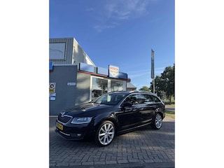 Skoda Octavia 1.4 TSI 140pk Greentech DSG Elegance Business Line | XENON | PANO | ELEKTR KLEP | NAVI