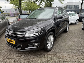 Volkswagen Tiguan BWJ 2011 2.0 TDI 141 PK Sport&Style 4Motion AUTOMAAT | TRERKHAAK | STOELVERW. | CAMERA | SCHUIF/KANTEL DAKJE | NAVI | CLIMA | CRUISE | BLUETOOTH | LMV | PDC