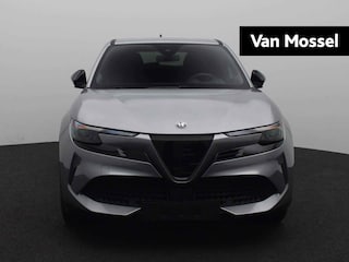 Alfa Romeo Junior 1.2 Turbo Hybrid Ibrida Speciale | Navigatie | Parkeersensoren | Camera | Apple Carplay/Android Auto | € 3.000,- Voordeel Korting! |